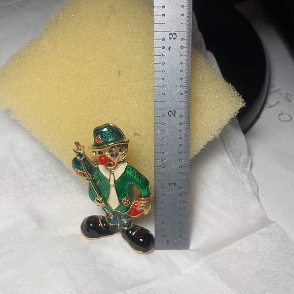 Vintage Giovanni. Clown Enamel Gold Tone Brooch Pin Signed GIOVANNI - Picture 2 of 4